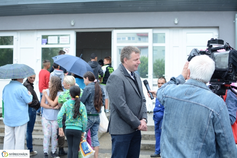 Ételosztás a Kikelet Óvodában 