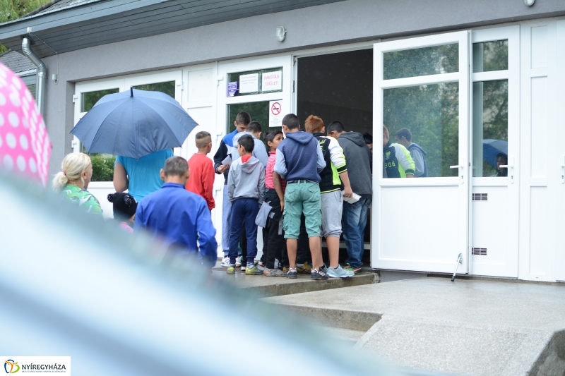 Ételosztás a Kikelet Óvodában 