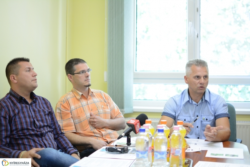 Sajtótájékoztató az Okoskukákról