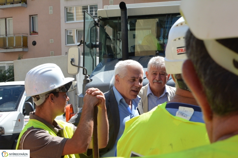 Nyári útmunkálatok a Bocskai utcánál