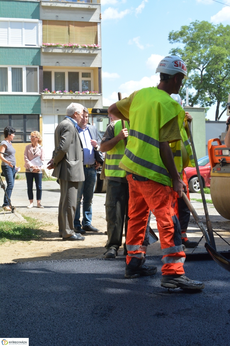 Nyári útmunkálatok a Bocskai utcánál