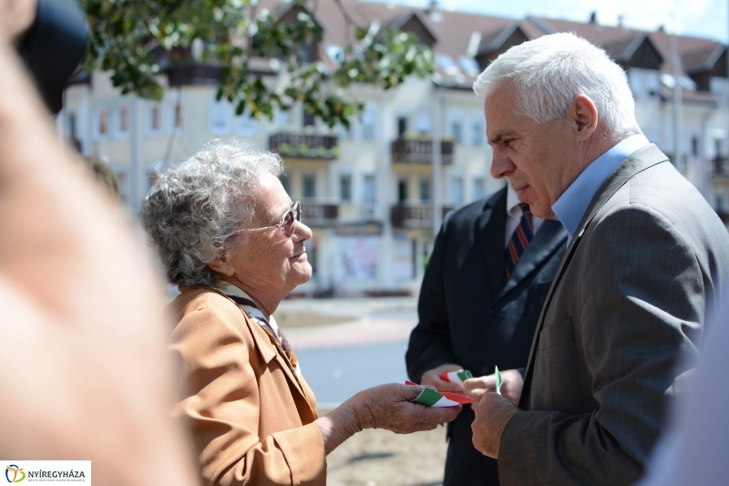 Arany János utcai körforgalom átadása