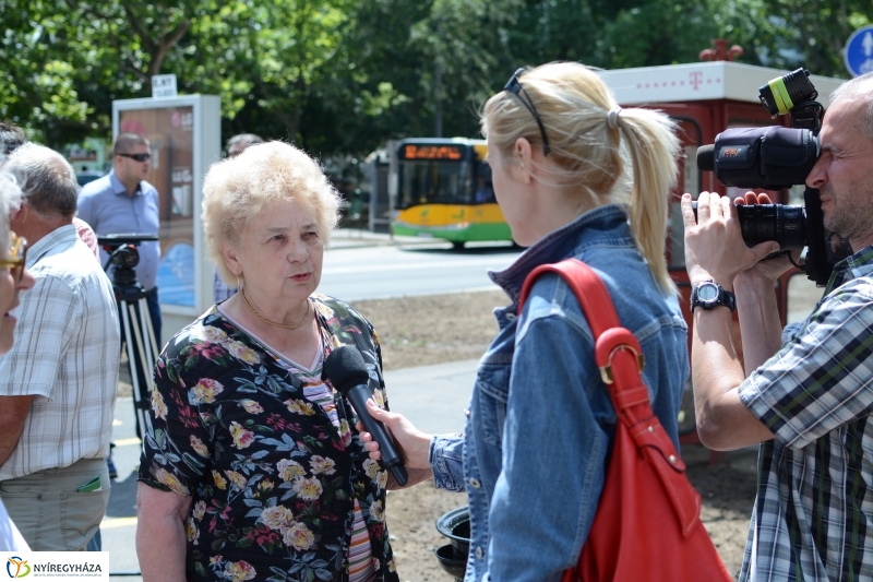 Arany János utcai körforgalom átadása