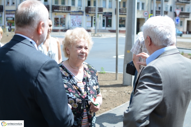 Arany János utcai körforgalom átadása