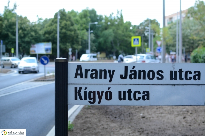 Arany János utcai körforgalom átadása
