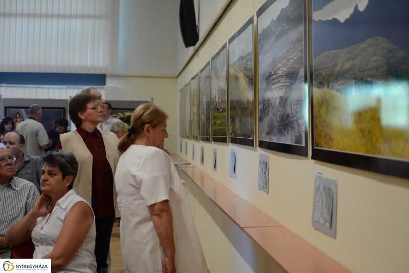 Kiállítás megnyitó és könyvbemutató a Móricz Zs. könyvtárban