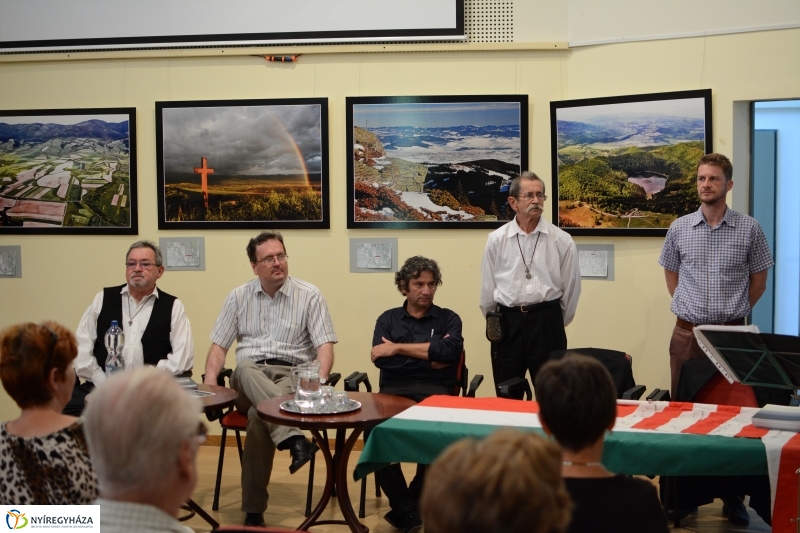 Kiállítás megnyitó és könyvbemutató a Móricz Zs. könyvtárban