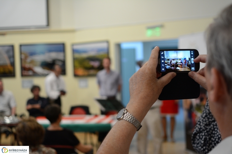 Kiállítás megnyitó és könyvbemutató a Móricz Zs. könyvtárban