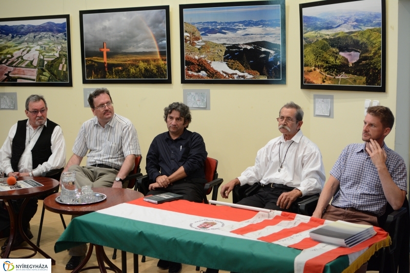 Kiállítás megnyitó és könyvbemutató a Móricz Zs. könyvtárban