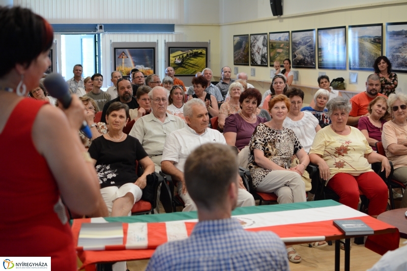 Kiállítás megnyitó és könyvbemutató a Móricz Zs. könyvtárban