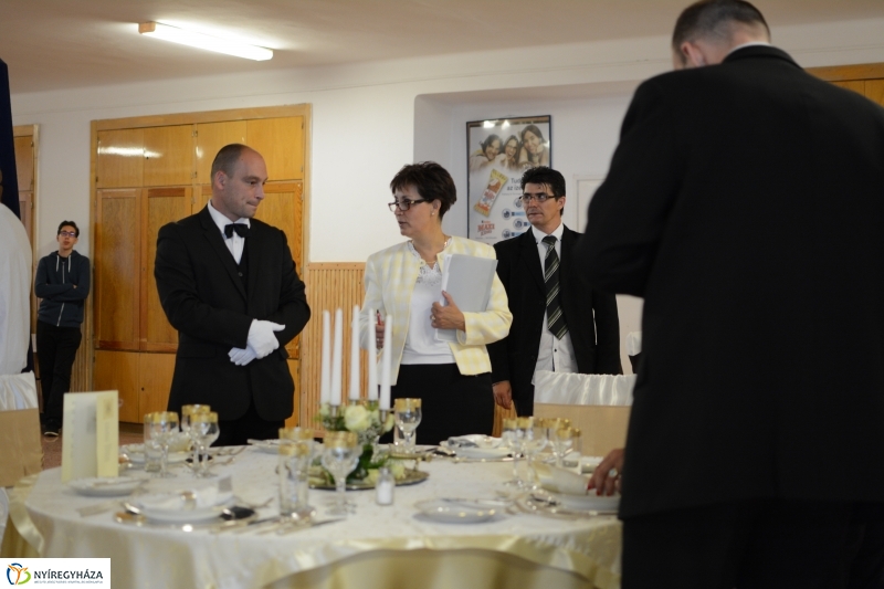 Pincérek vizsgáztak a Sipkay Barna középiskolában