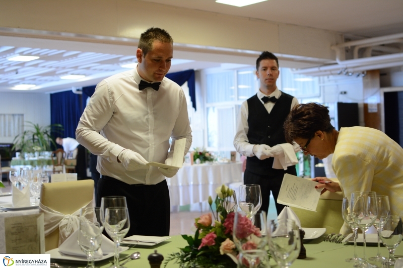 Pincérek vizsgáztak a Sipkay Barna középiskolában