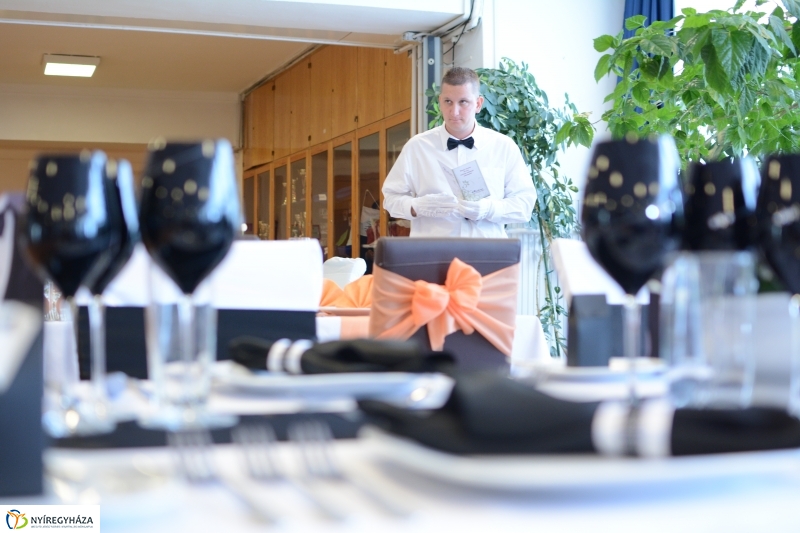 Pincérek vizsgáztak a Sipkay Barna középiskolában