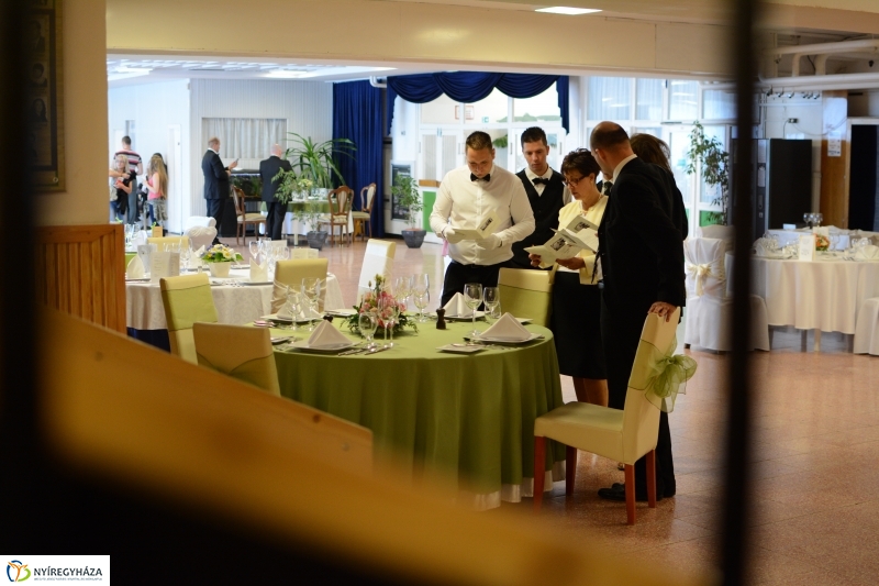 Pincérek vizsgáztak a Sipkay Barna középiskolában