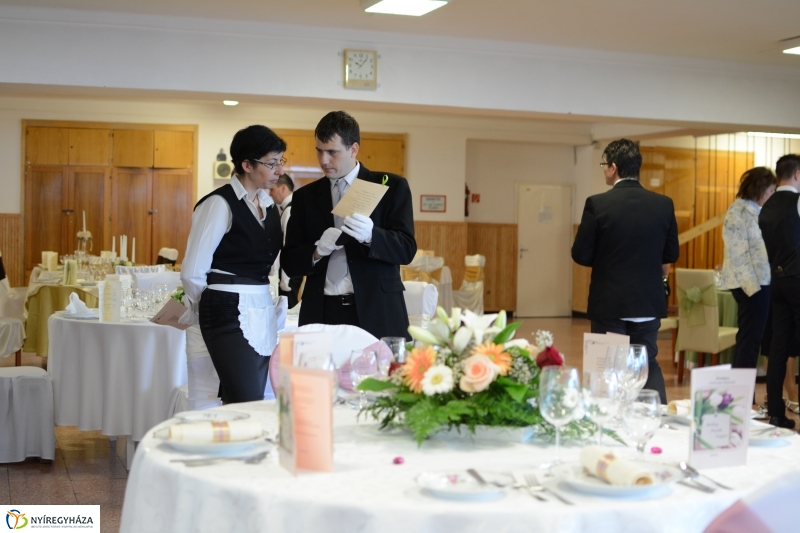 Pincérek vizsgáztak a Sipkay Barna középiskolában