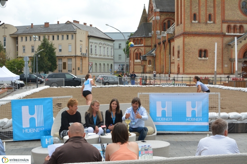Hübner strandröplabda sajtótájékoztató