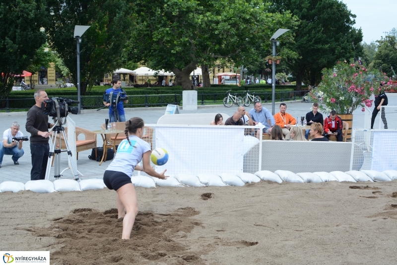 Hübner strandröplabda sajtótájékoztató
