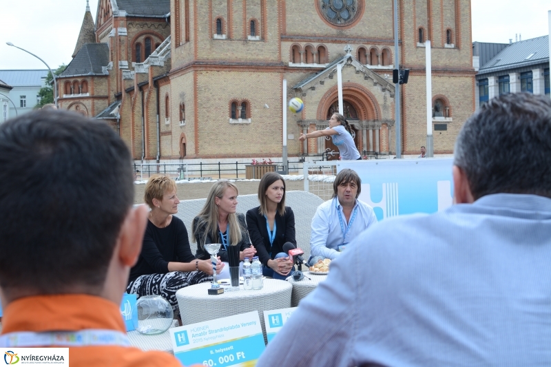Hübner strandröplabda sajtótájékoztató