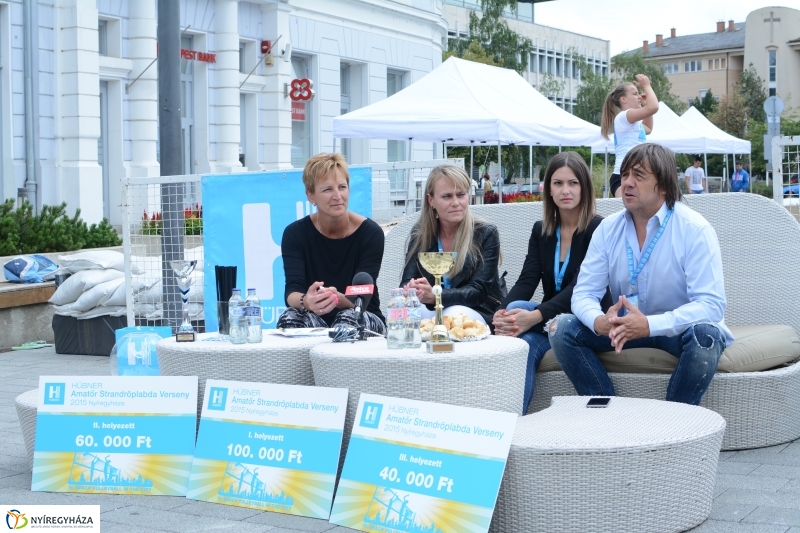 Hübner strandröplabda sajtótájékoztató