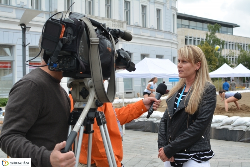 Hübner strandröplabda sajtótájékoztató