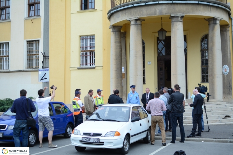 Gépkocsik átadása - MRFK