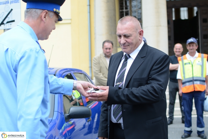 Gépkocsik átadása - MRFK