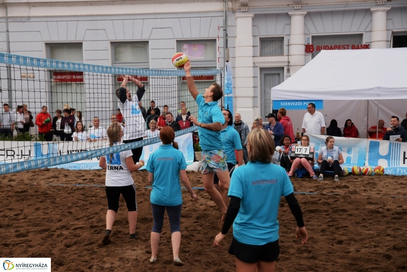 Megkezdődött a Hübner strandröplabda bajnokság