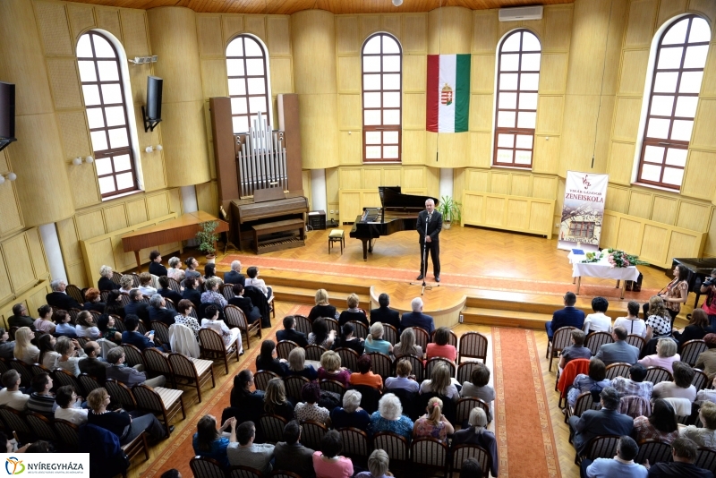 Köztisztviselők napja