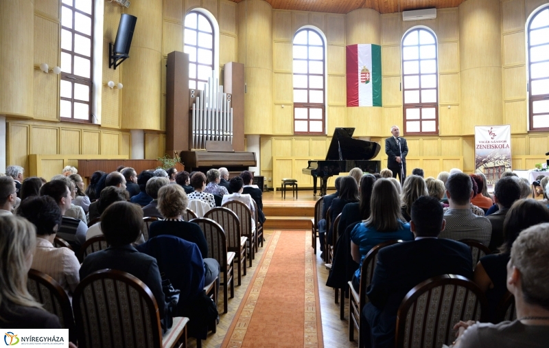 Köztisztviselők napja