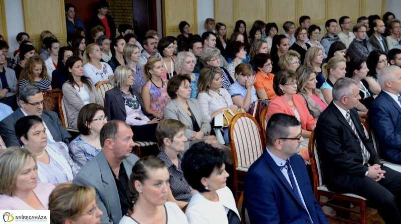 Köztisztviselők napja