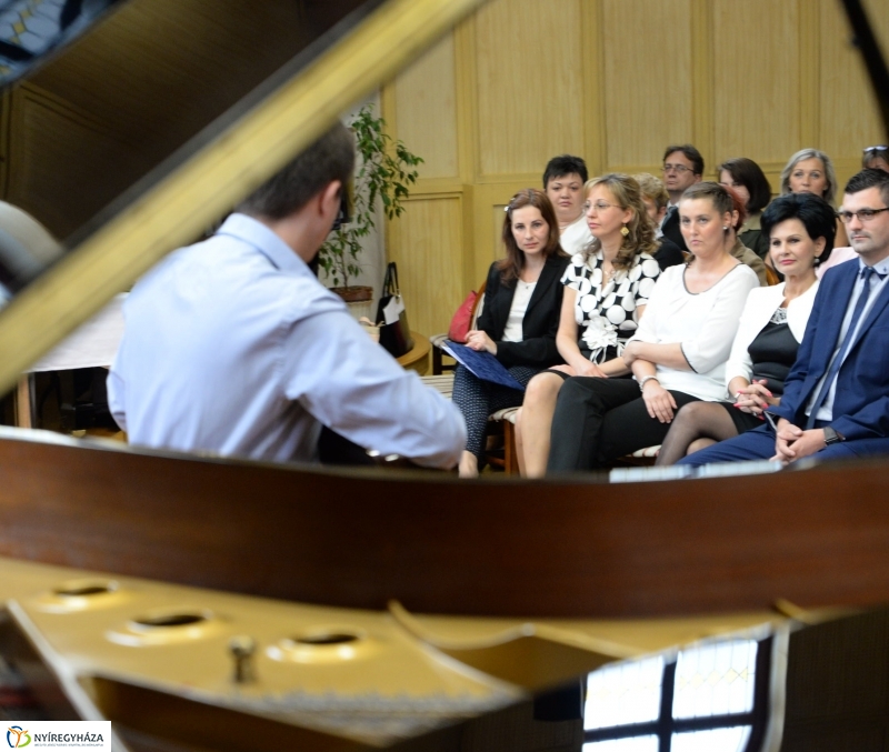 Köztisztviselők napja