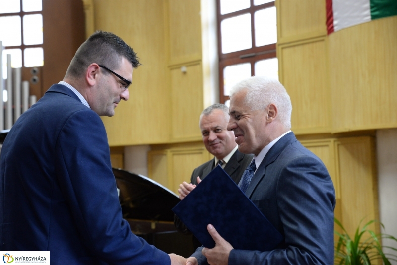 Köztisztviselők napja