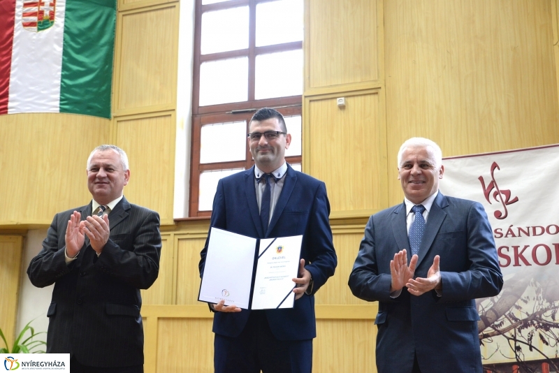 Köztisztviselők napja