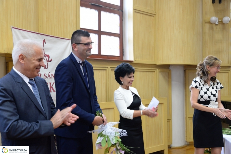 Köztisztviselők napja