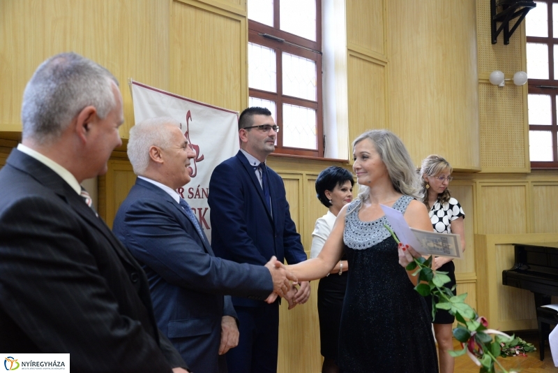 Köztisztviselők napja