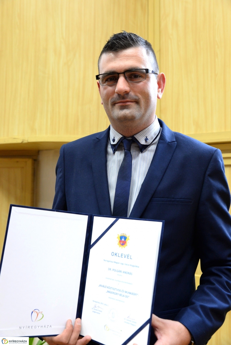 Köztisztviselők napja