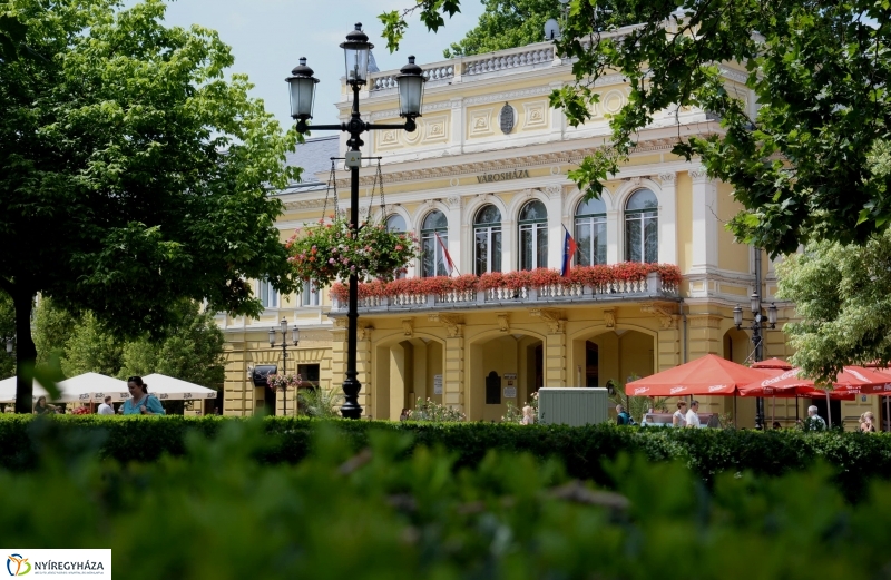 Nyíregyháza virágos belvárosa