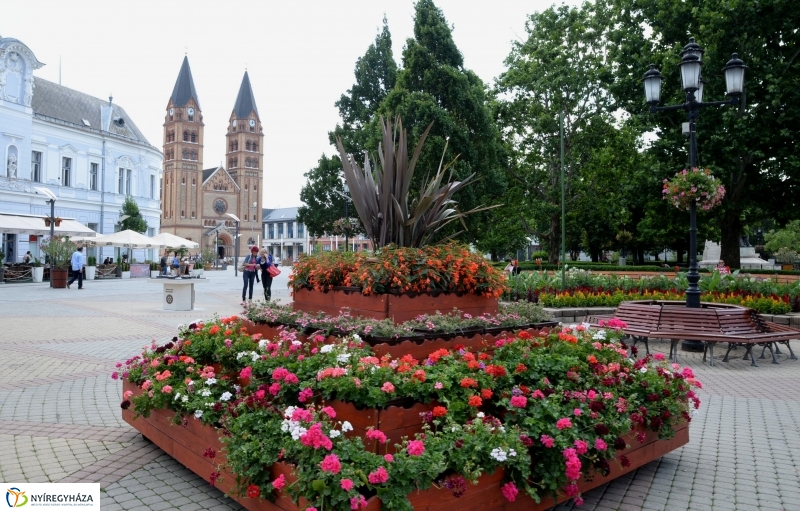 Nyíregyháza virágos belvárosa