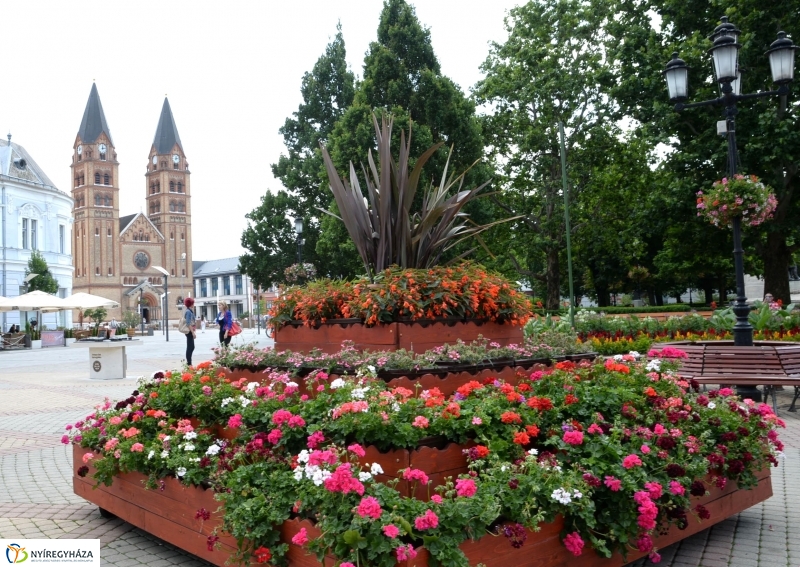 Nyíregyháza virágos belvárosa