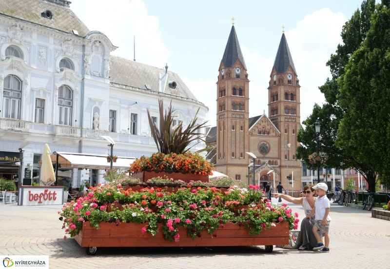 Nyíregyháza virágos belvárosa