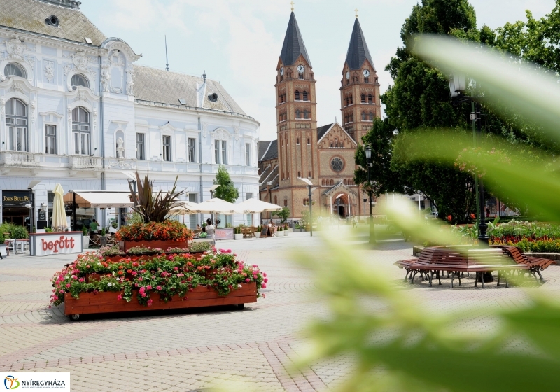 Nyíregyháza virágos belvárosa