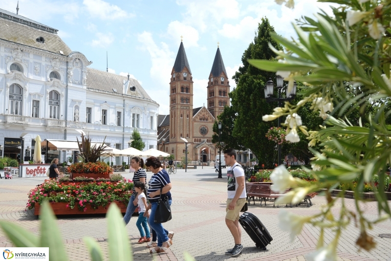 Nyíregyháza virágos belvárosa