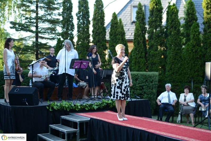 Francia Divatbemutató a Bencs Villában 