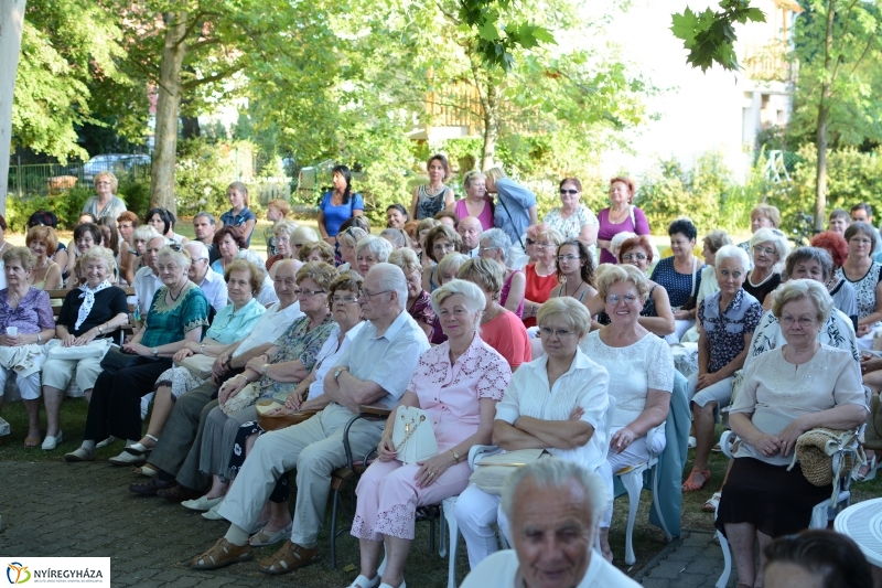 Francia Divatbemutató a Bencs Villában 