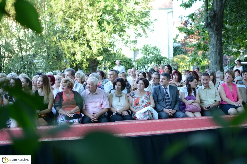 Francia Divatbemutató a Bencs Villában 