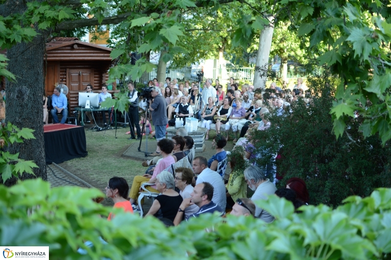 Francia Divatbemutató a Bencs Villában 