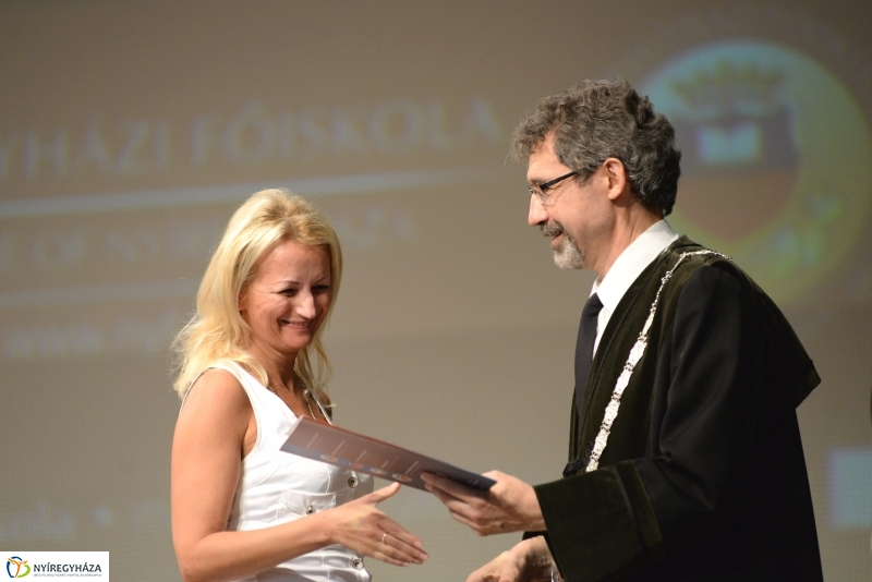 Oklevélátadó ünnepség a Nyíregyházi Főiskolán
