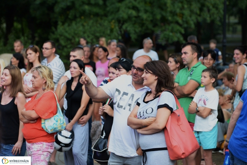 Sóstó feszt szárazon és vízen