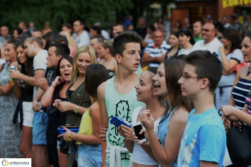 Sóstó feszt szárazon és vízen