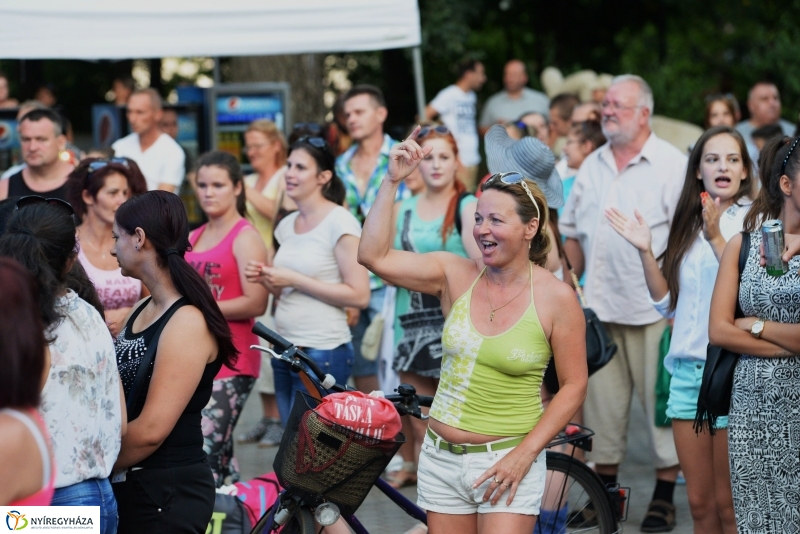 Sóstó feszt szárazon és vízen